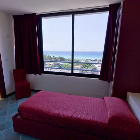 Baia Hotel 3*